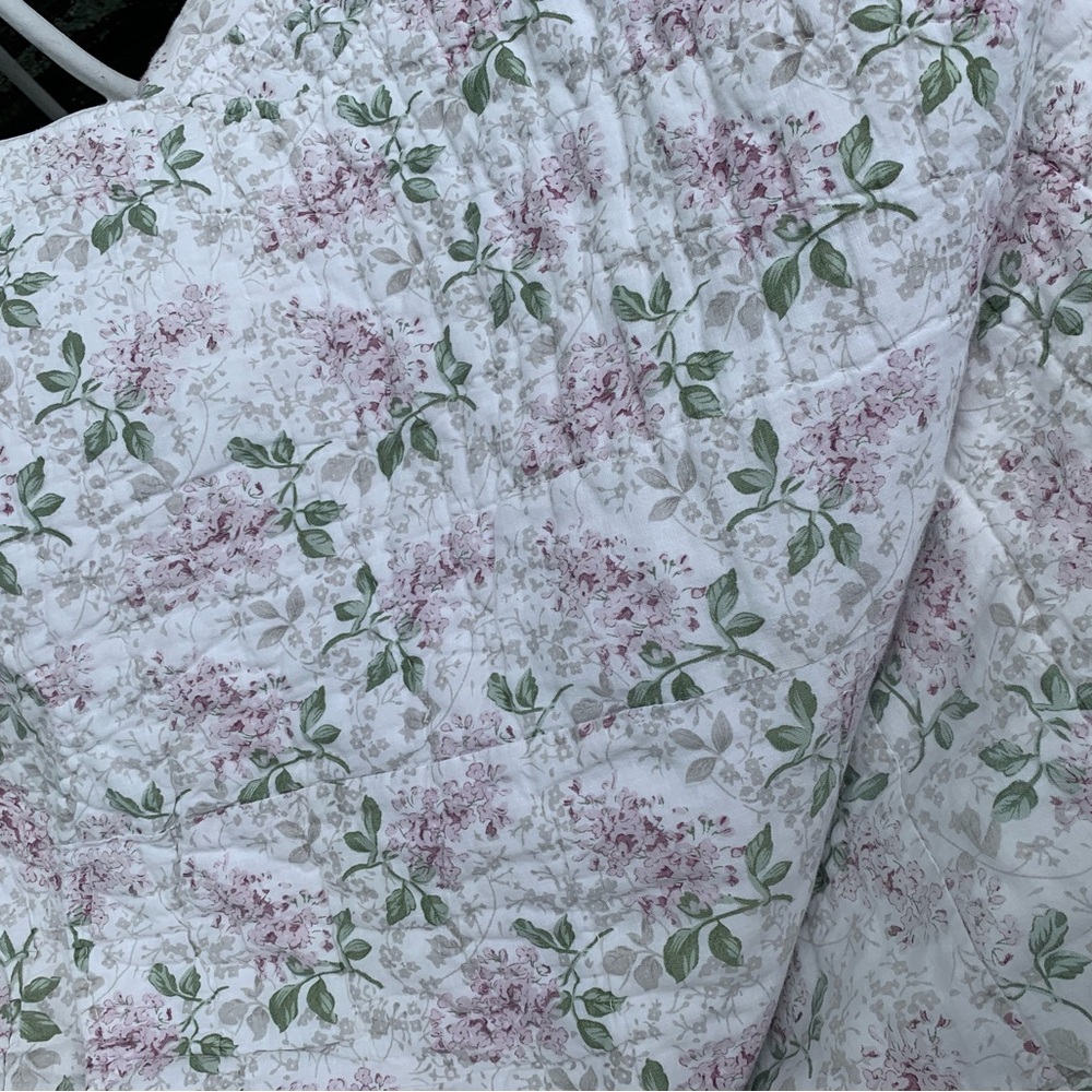 Vintage Style Floral Patchwork Quilt - Picture 5 of 6